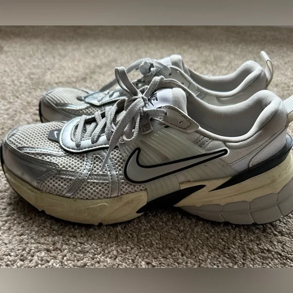 Nike V2K Run - Picture 2 of 8